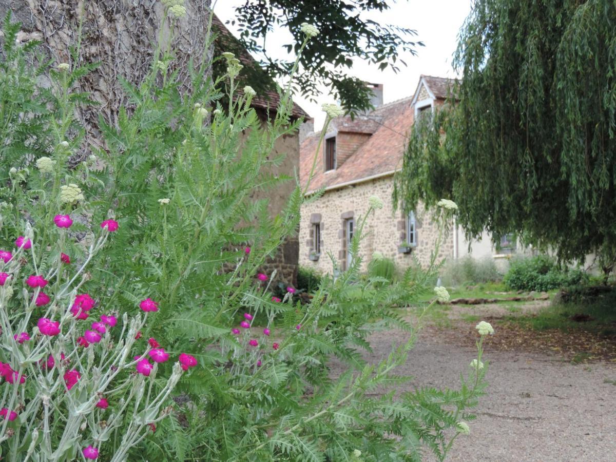 Le Clos Fleuri Segrie Bagian luar foto